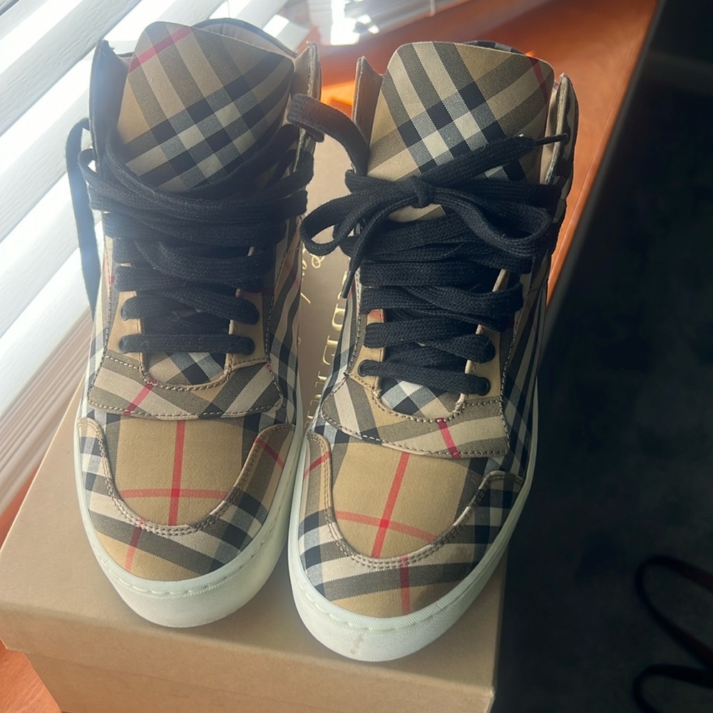 Burberry 39.5 Euro